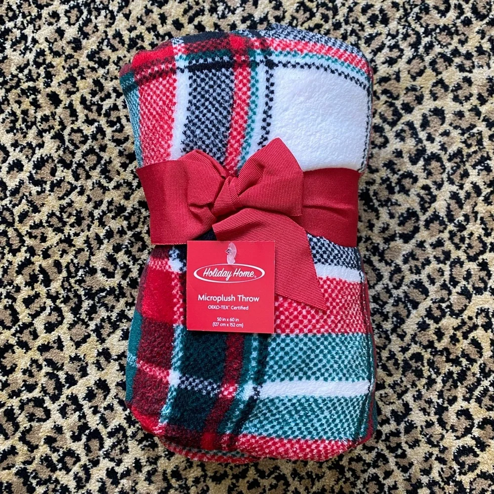 Plaid Christmas throw (50” x 60”) (NWT)